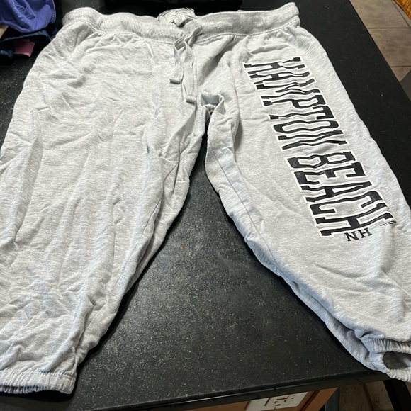 Gray swamp capris printed Hampton Beach New Hampshire on XL - Picture 1 of 3